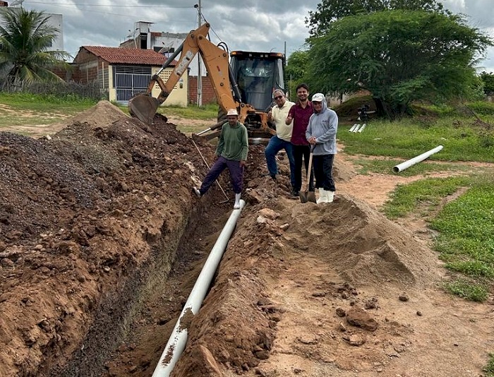 Vereador Diógenes Ferreira Visita Obra De Construção De Saneamento ...